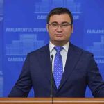 Senator liberal plantează câte un copac pentru fiecare vot primit